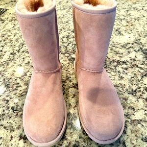 NWOT rose colored Uggs size 9